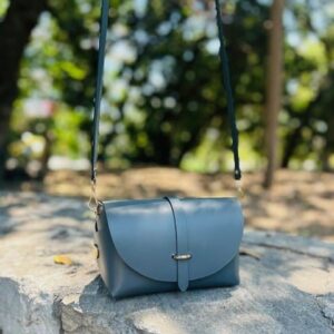 δερμάτινη μεγάλη τσάντα σε γκρι απόχρωση