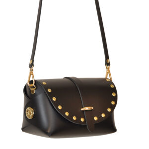 δερμάτινη τσάντα βαρελάκι με studs