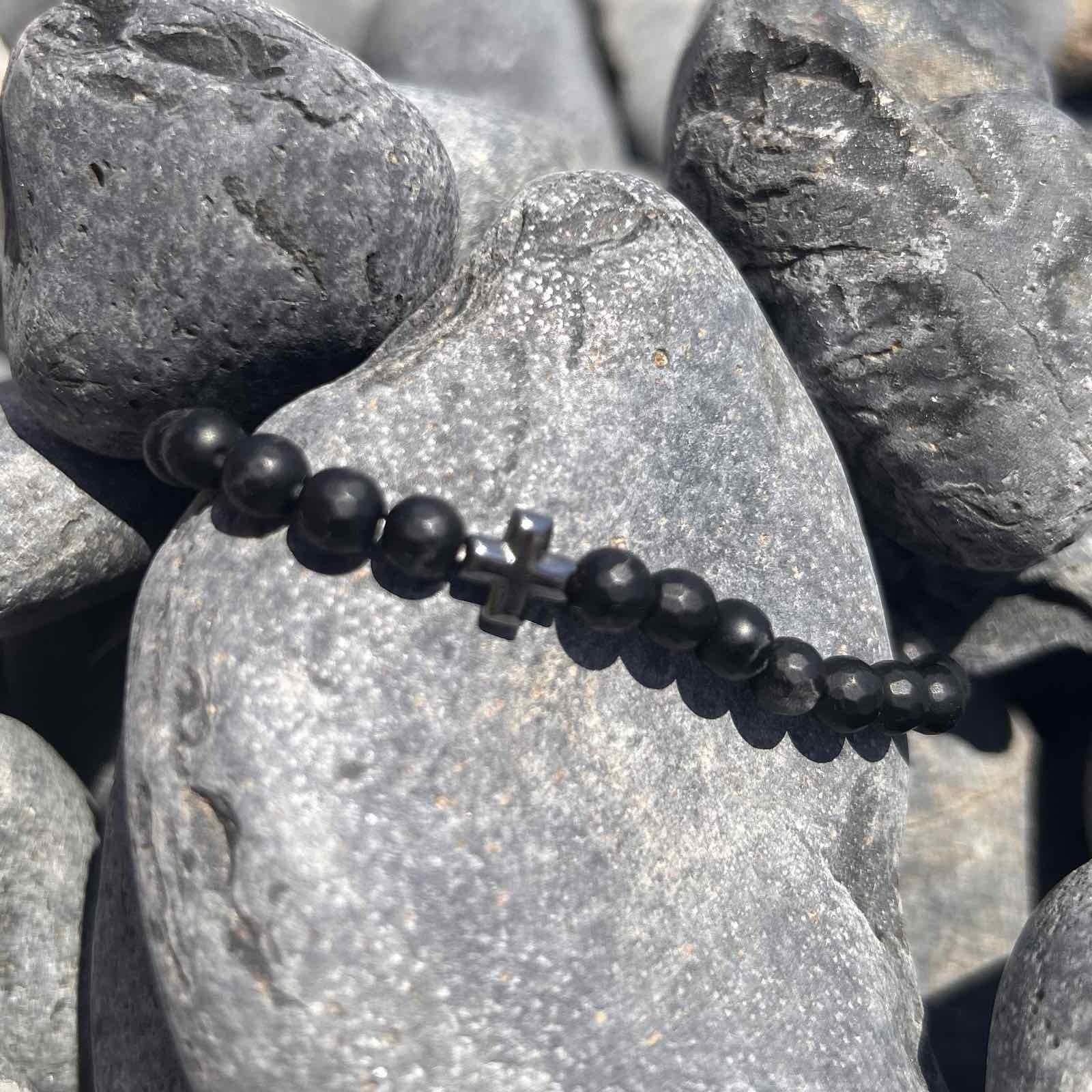 Ανδρικό Ελαστικό Βραχιόλι με Black Onyx και Σταυρό από Αιματίτη